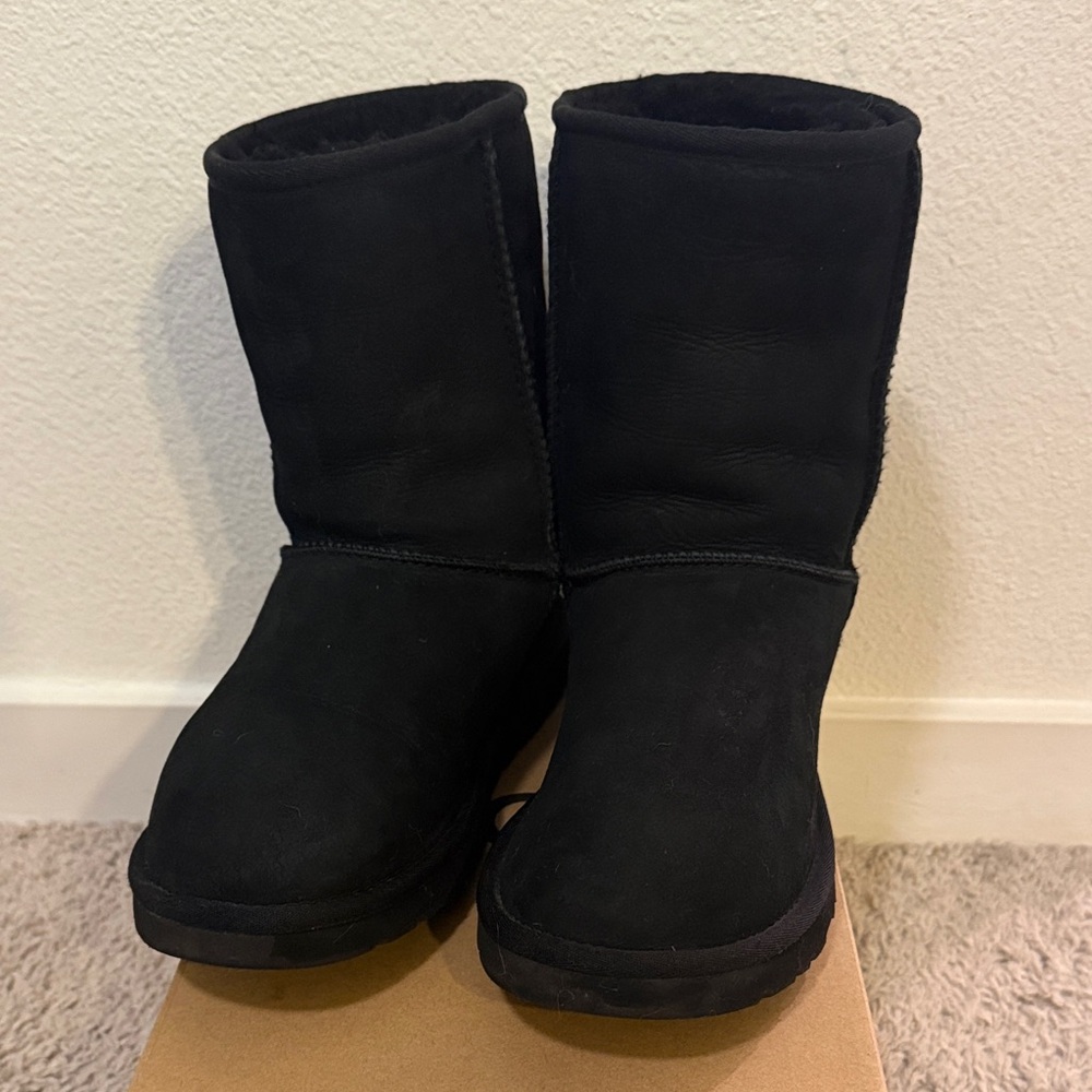 BOGO Women Size 7 UGGS + Another Bonus Pair of Brand Name Shoes in Same Size 👟👠🥿